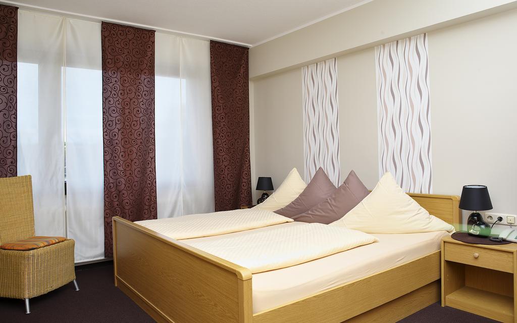 Hotel Rosenflora Nideggen Exterior photo
